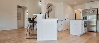 Charming 4-bedroom Park House with Wifi and AC in Katy !