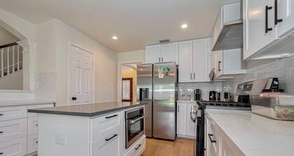 Charming 4-bedroom Park House with Wifi and AC in Katy !