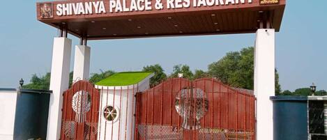 Laptophoz jól használható munkafelület és ingyenes wifi