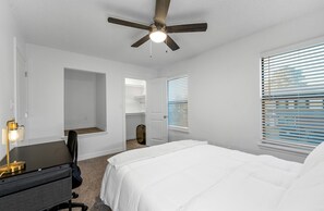 3 Schlafzimmer, Schreibtisch, Bügeleisen/Bügelbrett, kostenloses WLAN