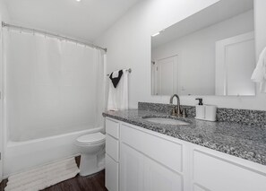 Secador de pelo y toallas