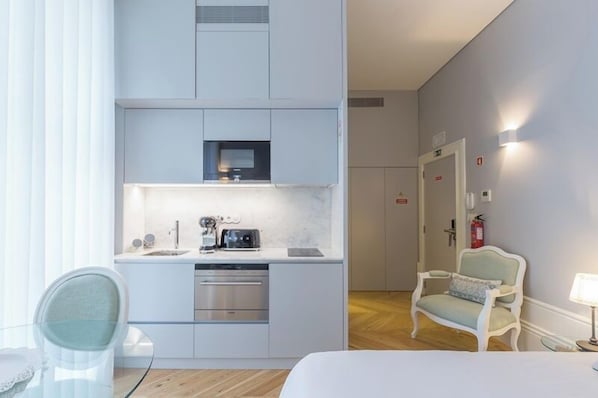 Economy Studio, Balcony | Private kitchen | Mini-fridge, microwave, stovetop, electric kettle