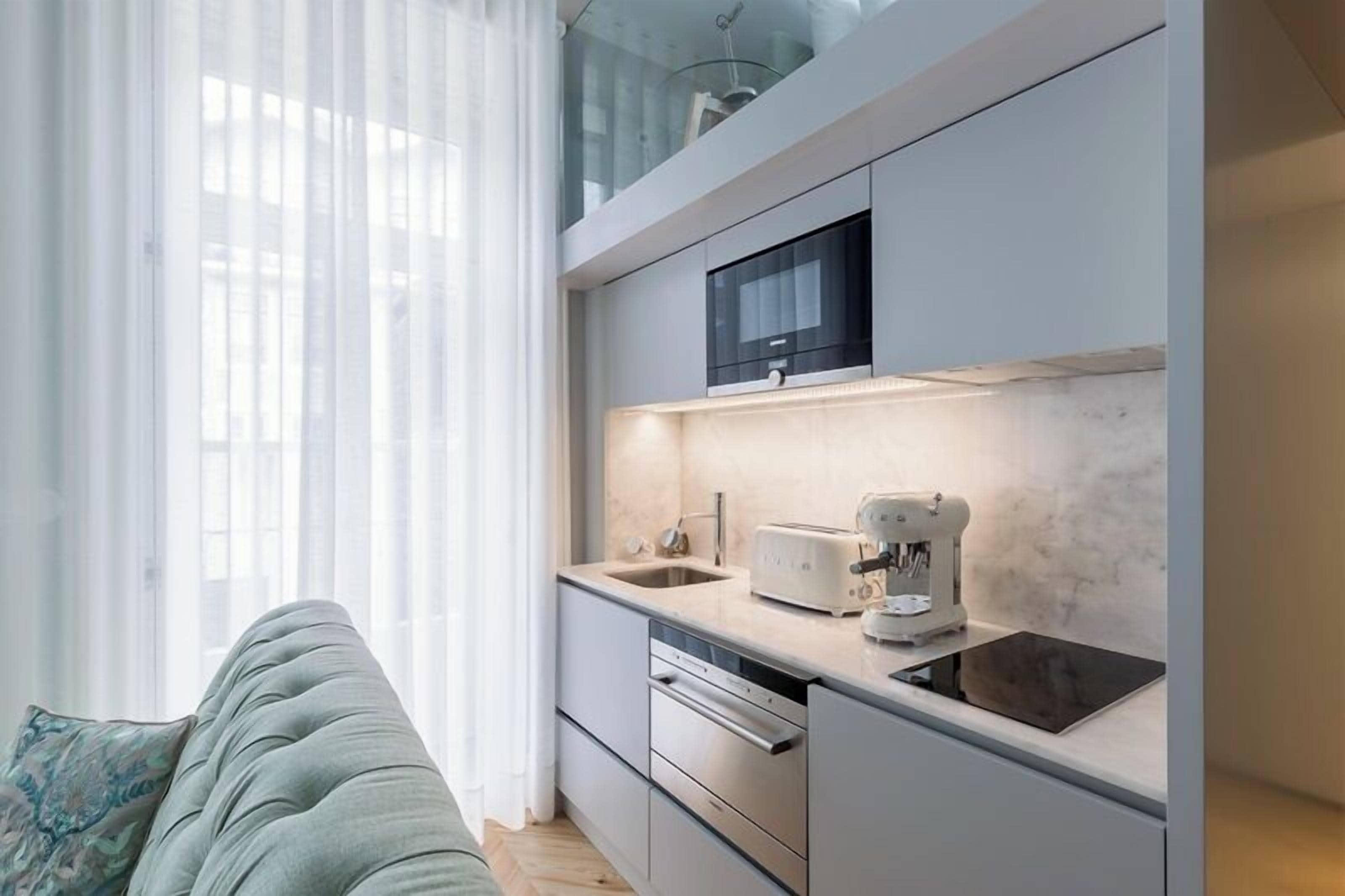 Comfort Studio, Balcony | Private kitchen | Mini-fridge, microwave, stovetop, electric kettle