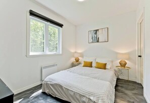 2 bedrooms, iron/ironing board, WiFi, bed sheets