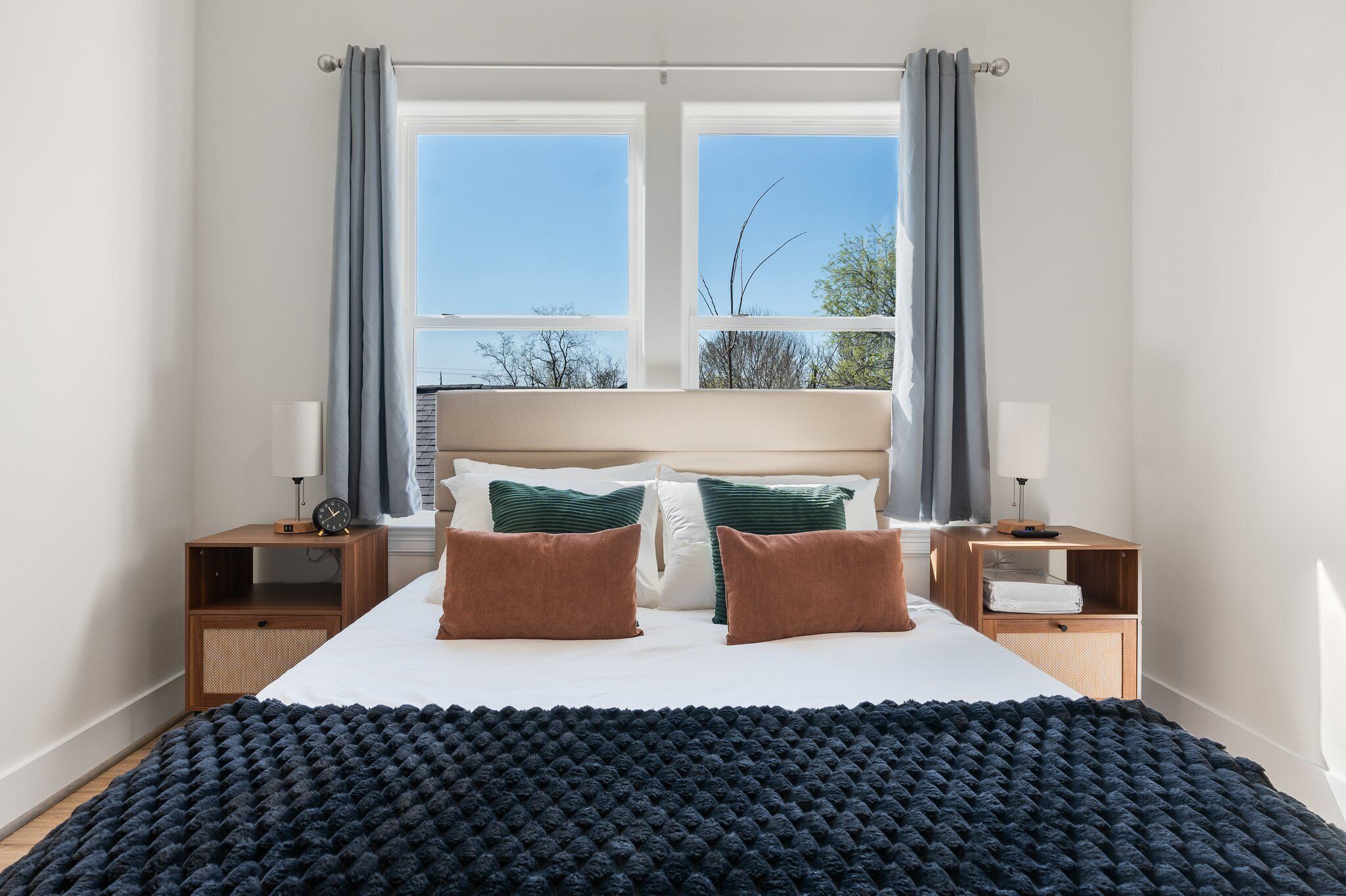 4 habitaciones, tabla de planchar con plancha, wifi y ropa de cama 
