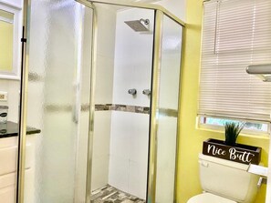 Shower, hair dryer, towels, soap - Aqua Vista Spacious Studio Apt (Royal Gardens)