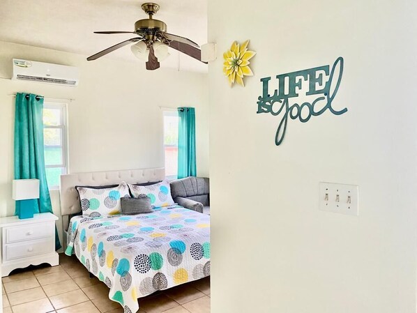 1 bedroom, iron/ironing board, WiFi, bed sheets - Aqua Vista Spacious Studio Apt (Royal Gardens)