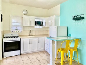 Microwave, oven, stovetop - Aqua Vista Spacious Studio Apt (Royal Gardens)