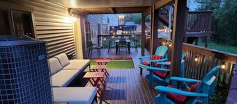 Guest Suite—Pool Table, Full Kitchen, Deck
