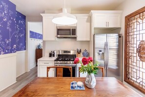 Kühlschrank, Mikrowelle, Ofen, Geschirrspüler