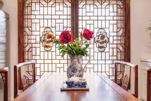 Dining - Designer 3 BR Home Vintage Tubs 2 parking, near San Francisco Bay UC Berkeley (Oakland)