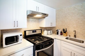 Kühlschrank, Mikrowelle, Ofen, Geschirrspüler