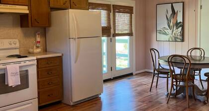 Betty's Place Charming 2-bedroom house in Oneonta with WiFi Close to Restaurants