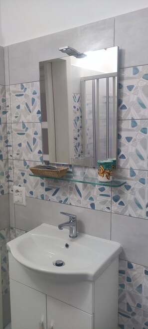 Shower, eco-friendly toiletries, hair dryer, bidet - Casa Novella, cozy sea view home close to Amalfi (AMAFI)