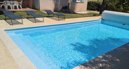 Quiet, spacious house, close to the station and amenities, 2 km from the beach