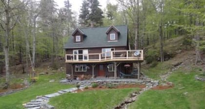 Cozy 2-bedroom chalet in lovely Jeffersonville with WiFi