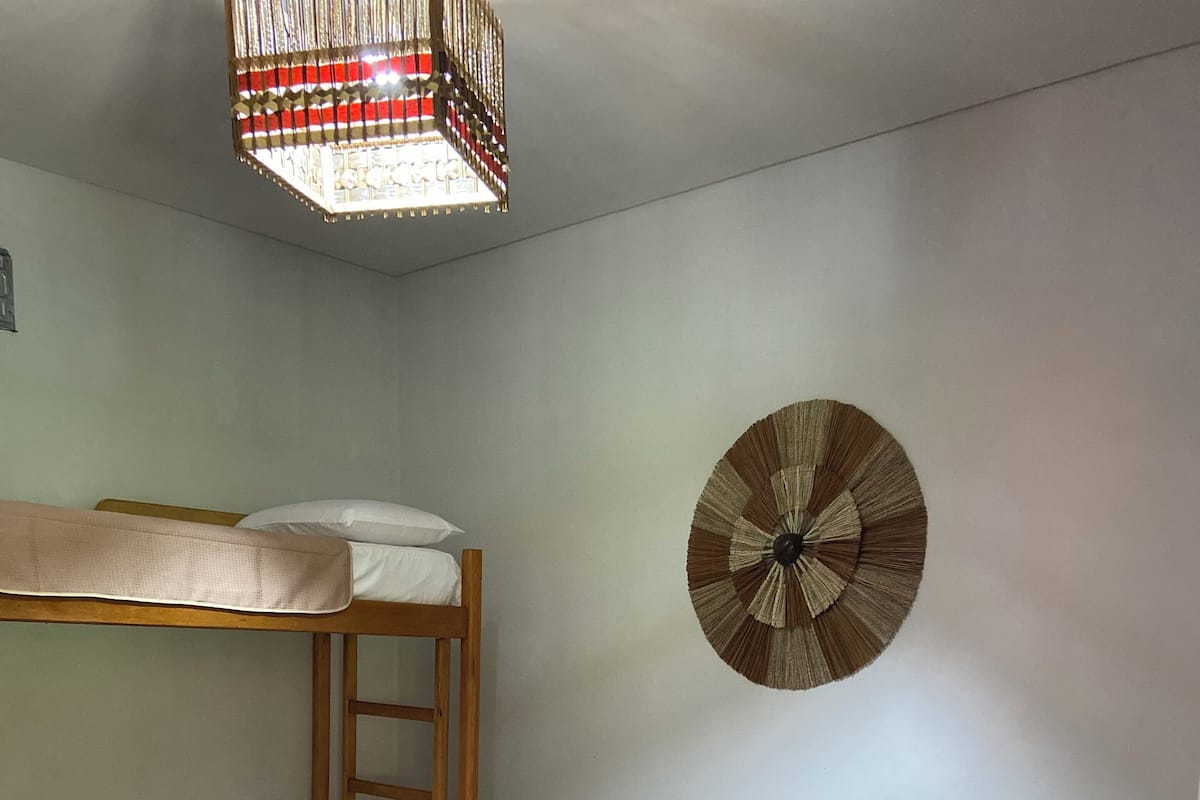Habitación cuádruple familiar, balcón | 1 habitación, wifi gratis y ropa de cama