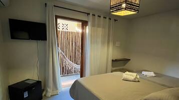 Quarto triplo conforto, sacada | Wi-Fi de cortesia, roupa de cama