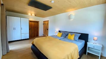 3 bedrooms, WiFi, bed sheets
