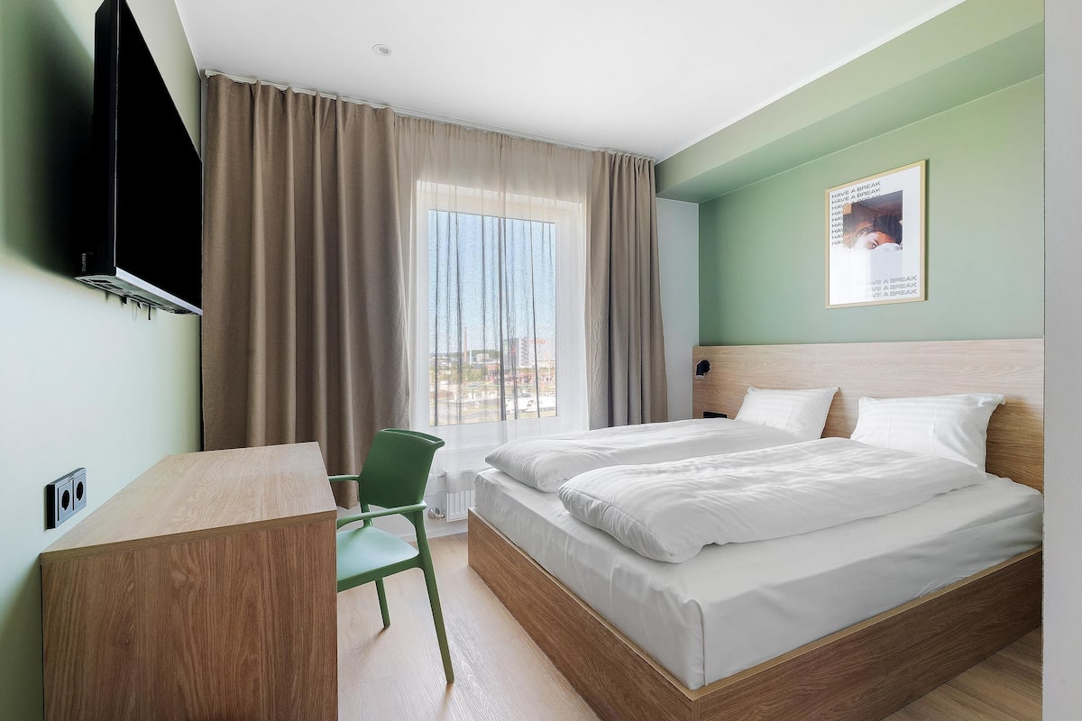 Economy Room, 1 Double Bed, Non Smoking | Desk, cribs/infant beds, rollaway beds, bed sheets