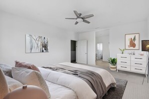 4 Schlafzimmer, Schreibtisch, Bügeleisen/Bügelbrett, WLAN