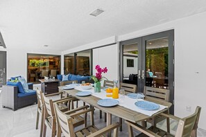 Outdoor dining - Boynton Beach • 2 King Suites • Heated Pool (Boynton Beach)