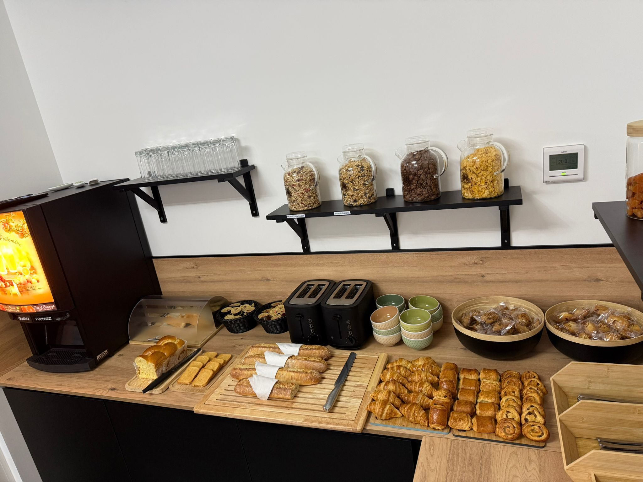 Petit déjeuner buffet servi tous les jours en supplément