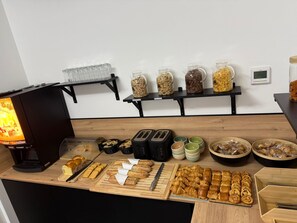 Bữa sáng buffet hàng ngày với phụ phí nhỏ 