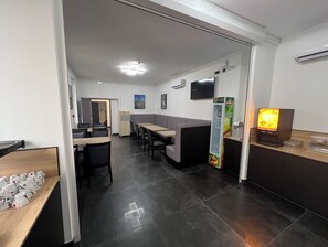 Daily buffet breakfast (EUR 13.9 per person) - Hôtel Le Royal  (Tulle)