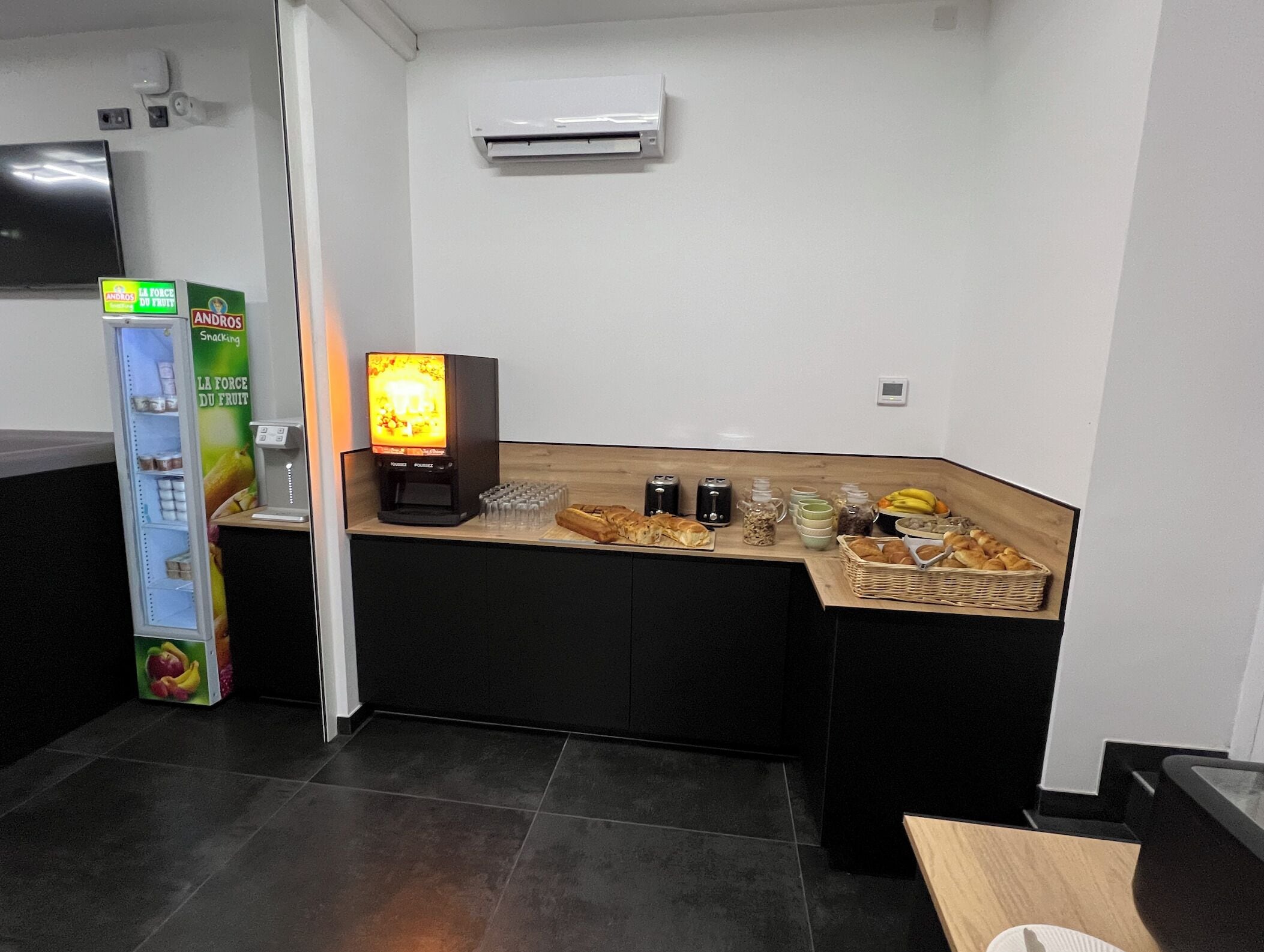 每日供应自助式早餐（每人 EUR 13.9）