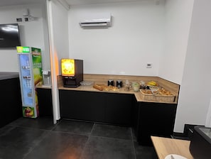 Petit déjeuner buffet (13.9 EUR par personne)