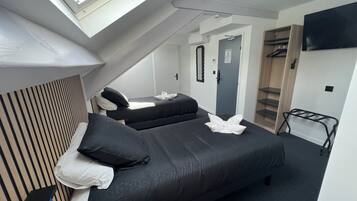 Superior Twin Room | Desk, laptop workspace, free WiFi