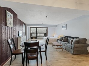 Condo, 1 Queen Bed with Sofa bed (Mt Green 3-F04) | Living area - Mt Green 3-f04 (Killington)