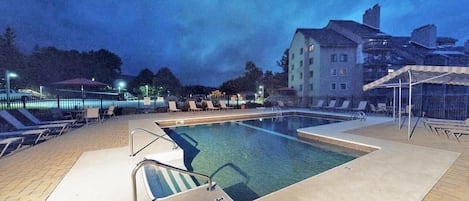Condo, 1 grand lit et 1 canapé-lit (Mt Green 3-F04) | Piscine | Piscine extérieure