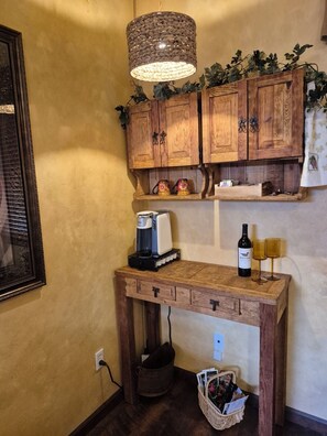 Interior - Casita de Anza – Charming 1 Bed/Bath Getaway in Historic Tubac Artist Community! (Tubac)