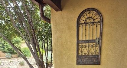 Casita de Anza – Charming 1 Bed/Bath Getaway in Historic Tubac Artist Community!