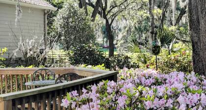 Idyllic Barndominium Loft Style Experience