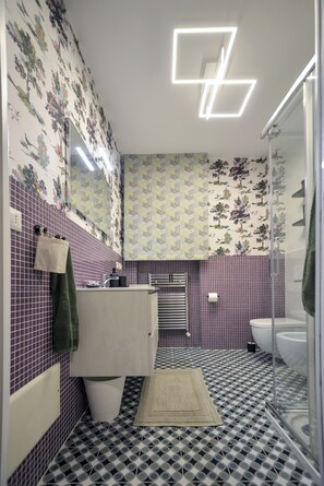 Dusche, Haartrockner, Bidet, Handtücher
