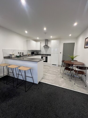 Homely Retreat Spacious Ground Floor Flat Near Oxford City Centre, Free Parking