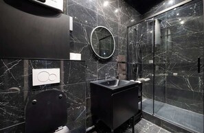 Dusche, Haartrockner, Shampoo