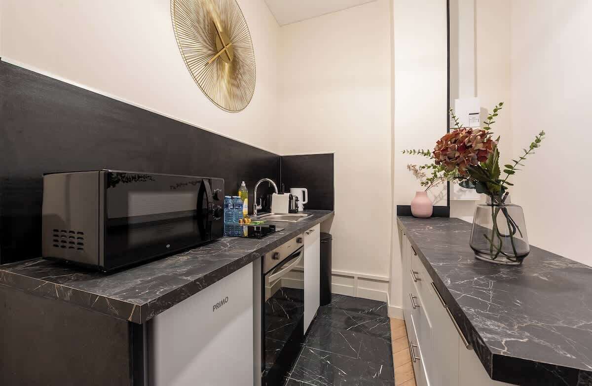 Réfrigérateur, micro-ondes, four, lave-vaisselle