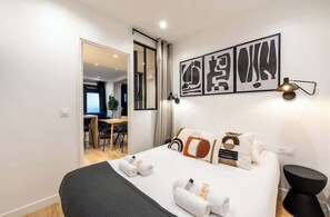 5 habitaciones, tabla de planchar con plancha, cuna de viaje y wifi 