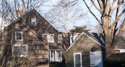 Charming studio apartment in East Hampton with WiFi, AC