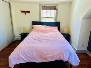 1 Schlafzimmer, Schreibtisch, BĂŒgeleisen/BĂŒgelbrett, kostenloses WLAN