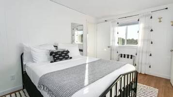 3 bedrooms, bed sheets