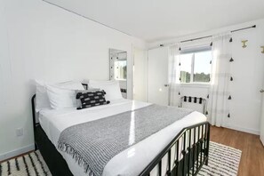 3 habitaciones y ropa de cama