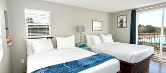 Cottage with Sun Deck | Private Deck | Hot Tub