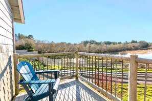 Property grounds - Cottage with Sun Deck | Private Deck | Hot Tub (Grayland)