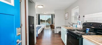 Cottage with Sun Deck | Private Deck | Hot Tub