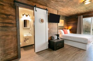 Bed sheets - Pirate Themed Room | Fast WiFi (Grayland)